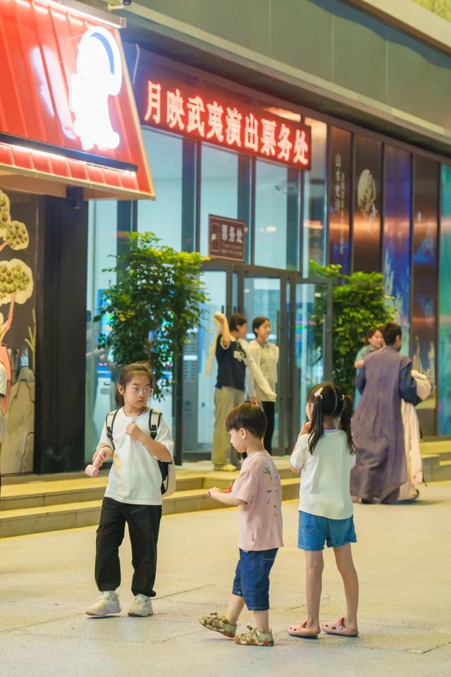 家长问爆了：「月映武夷」凭什么成暑假“必修课”？