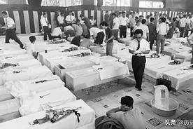 162人裸身从天空坠落，客机与战机相撞解体，日本史上最恐怖空难图片