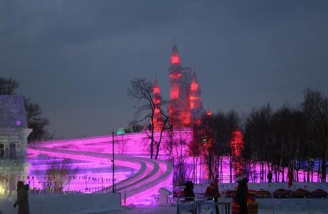 冰城绝色：在哈尔滨，如何捕捉一场震撼人心的雪上日落？