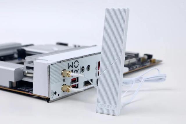 128线程Zen 5处理器首测：轻松击败一切对手！AMD锐龙线程撕裂者9000系列解密