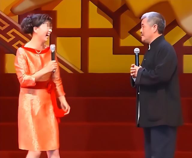 闫学晶事件升级！官媒批评毫不留情	，赵家班多人受牵连，麻烦大了