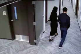 刘强东只有在美国的那一次吗？评论区太真实了！图片