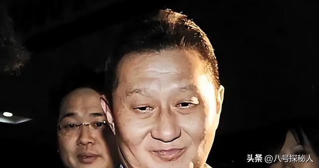 包养情人无数，娶初中同学女儿为妻，玩老婆闺蜜，嗜色如命的富豪