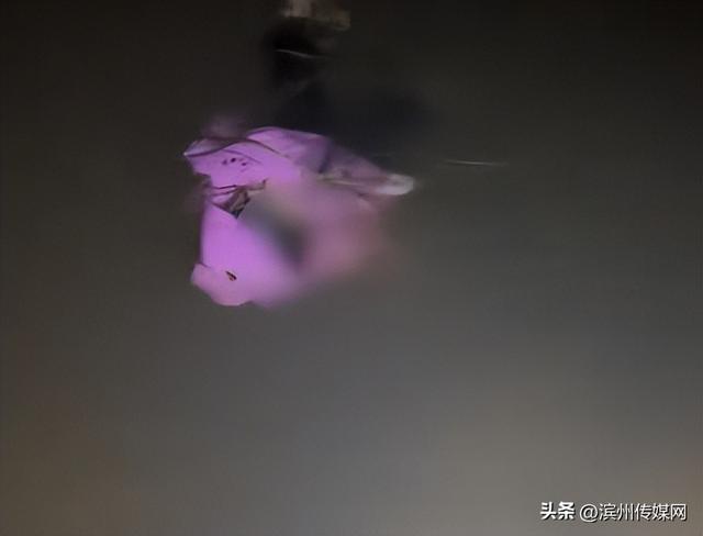 女童坠河被两小伙用鱼钩钩住得救
