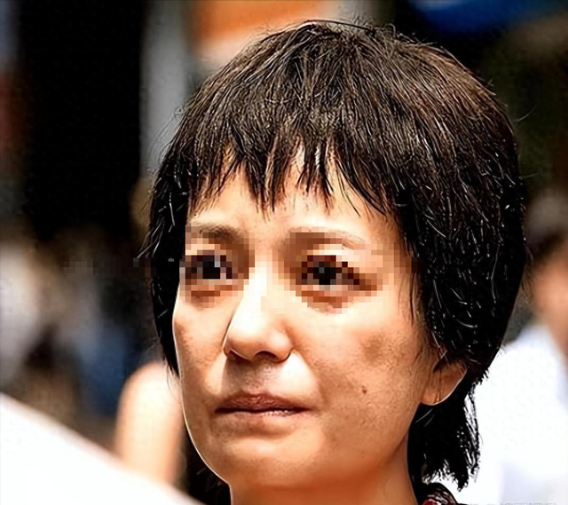 拔出萝卜带出泥！49岁赵薇近况被曝，原来圈内封杀只是冰山一角