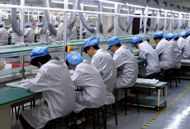 中国人是真吃这套！富士康日进万人，早忘了郭台铭赏饭吃的真相