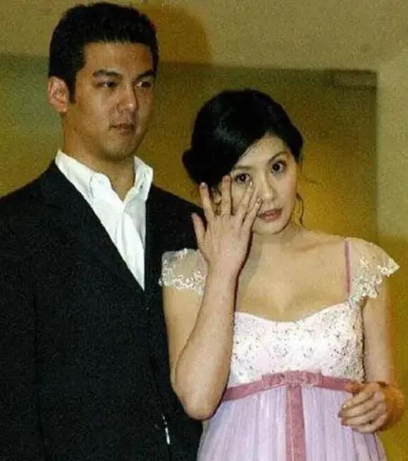 贾静雯没想到，当年赔2600万争回的女儿，如今用50亿遗产替她争光