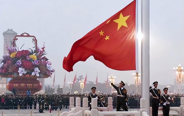 天安门旗台下为啥要装一台空调？明明哨兵都享受不到	，看完才明白