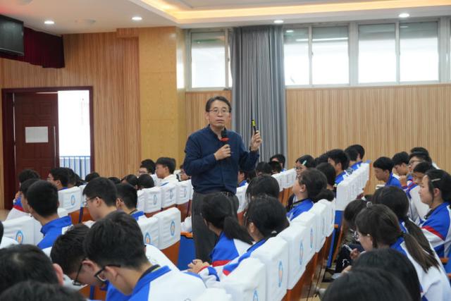 当“醉里挑灯看剑”撞上“九天揽月”！广元这场科普讲座太有料