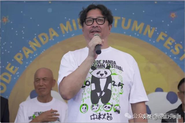 上野熊猫中秋节火热进行时：游客如织，共享佳节