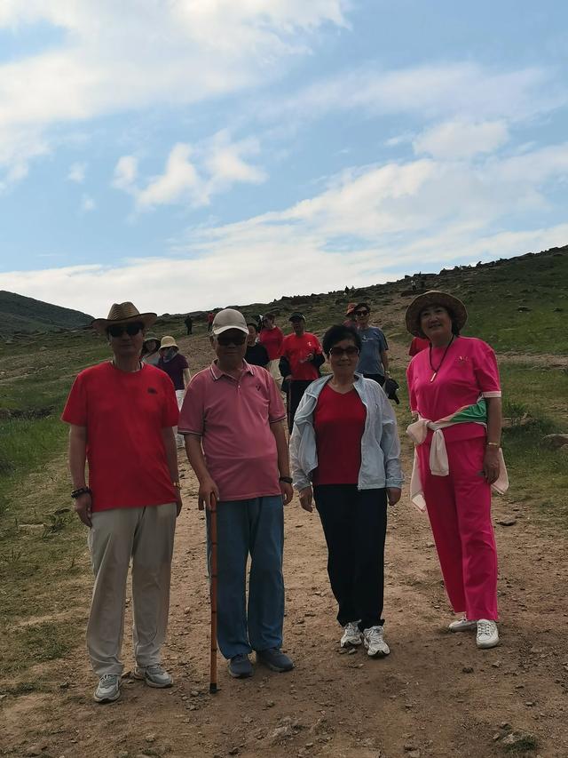 从张家口、宣化到太仆寺旗牛奶湖、石条山旅游，正好一天行程
