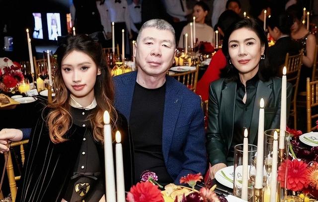 徐帆回击离婚5个月	，冯小刚现状浮现，心里早已看穿一切