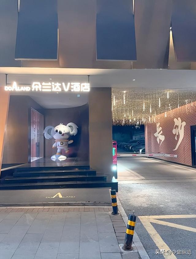 酒店告别老派，中高端品牌狂推新潮，只为成为年轻人的"白月光"！