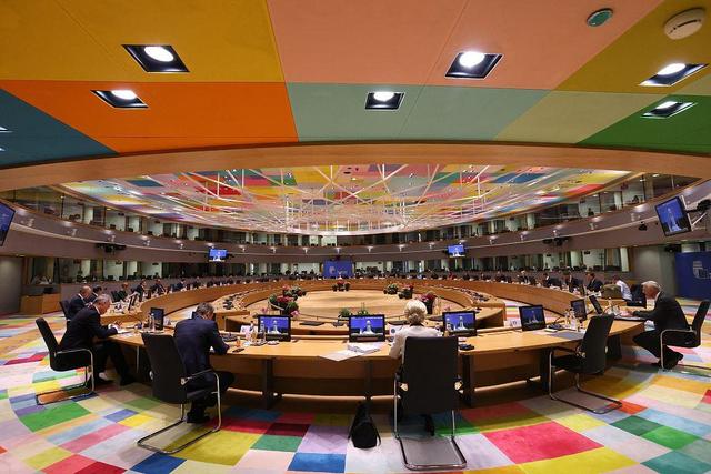 爆！泽连斯基最后通牒：缺5千亿，否则无人机停产！欧洲沉默？