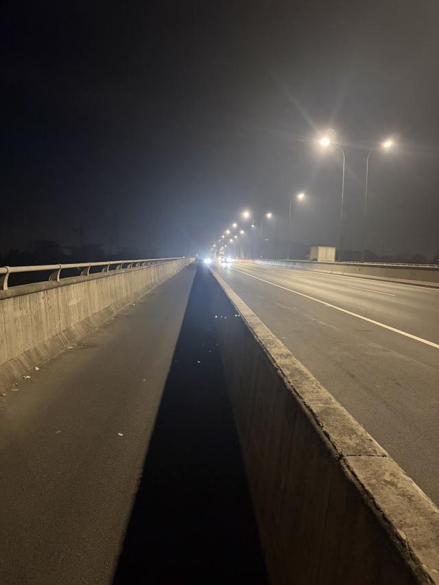 上课、兼职、健身……20岁小伙上海徒步到杭州，他说生活被填满，“我需要做的只有往前走”