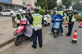 7月1日起，电动车、三轮车上路“3要2禁4不要”新规，车主注意图片