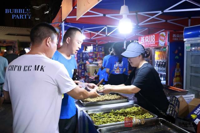 简阳音乐啤酒巡游季火热启幕 世运热浪点燃城市“夜活力”
