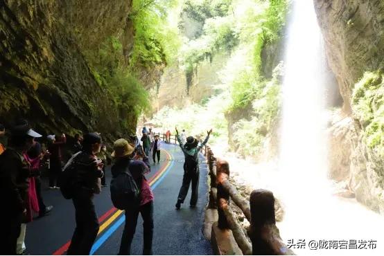宕·寻22°的夏天!甘肃宕昌:药乡山水调出清凉康养“大处方”