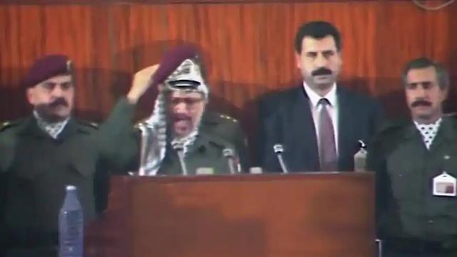 300人硬刚以色列坦克！阿拉法特凭巷战封神，却一手好牌打得稀烂