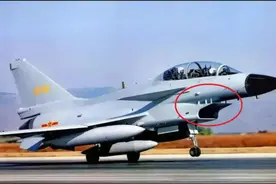 中国歼-10战机，有个霸气的绰号叫“恶棍”！尽显成飞暴力美学图片