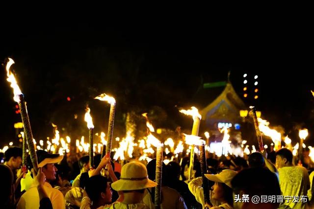 篝火映夜！七彩云南欢乐世界天天都过“火把节”