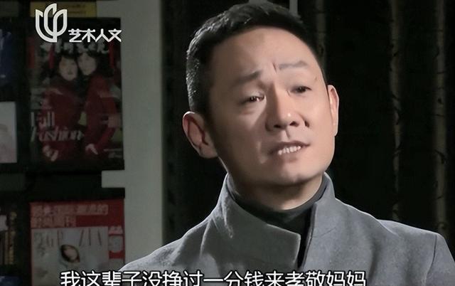 15年前，在妻子葬礼上哭到昏过去的果靖霖，如今过得怎么样了？
