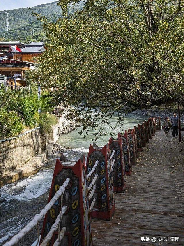 成都不远！这三个地方的红叶，美得很超过！