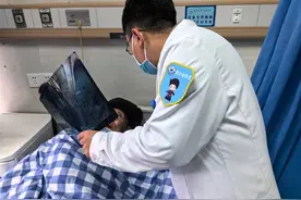 凉山州第一人民医院着力改善患者就医体验 双语服务 让彝族患者看病不再难图片