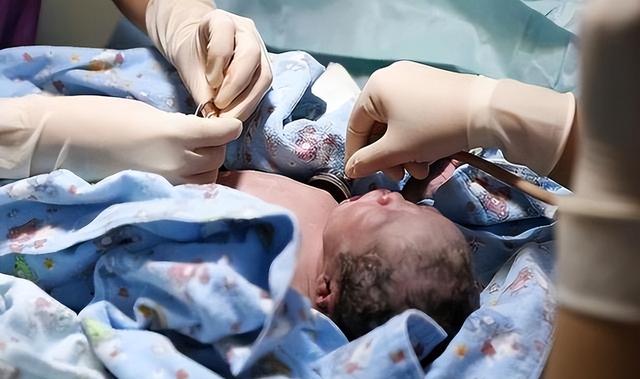 人口告别世界第一？二孩催生无效后，国家终于向住房出手了