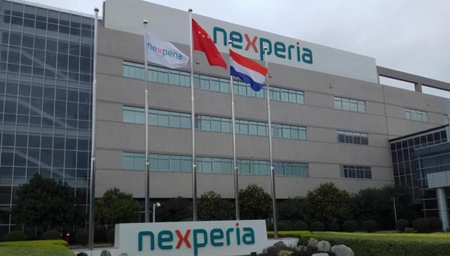 还在叫嚣！79岁鹰派狂妄宣称对华开战！川普却急撤关税，怕了？