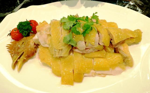 山海缔造的法中双味饕餮盛宴——深圳海上世界幕爵法餐探秘。