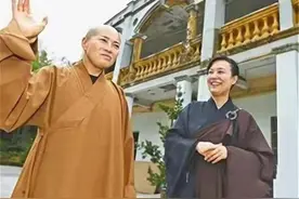 十年前女住持被抓现场曝光：穿丝袜戴假发，卧室内有吹风机图片