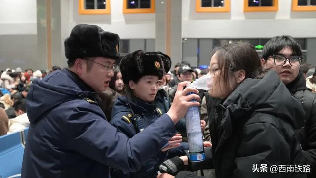 动车出行有多火?这个景区打破40年客流量纪录!