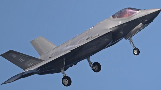 差距这么大？F-35护航普京归国由苏-35接手，苏-57都不配出场？
