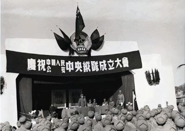 毛主席纪念堂，为什么是解放军持枪守卫，而不是武警？