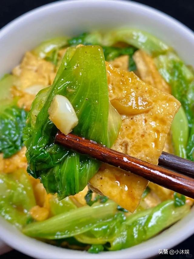 失眠睡不好，建议多吃5种食物！一吃养心、二吃安睡、三吃气色好