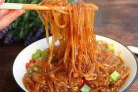 常吃粉条的注意，食用前用水泡一泡，医生：出现这种情况别再吃了图片