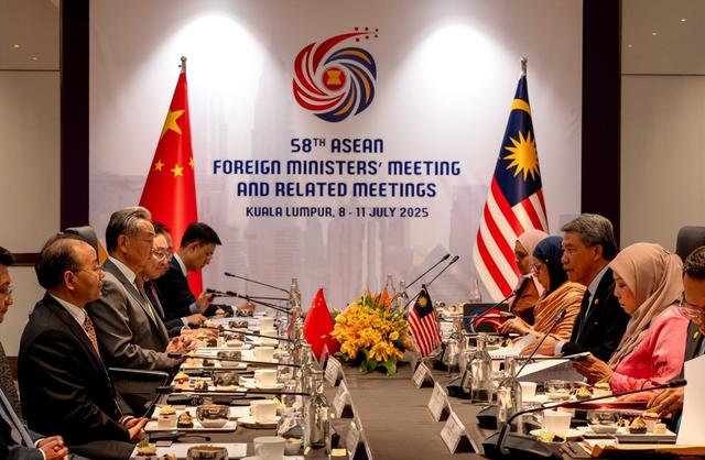 王毅外长立下大功，用美国最意想不到的方式，中国接下了“战书”