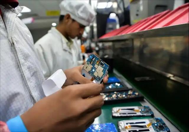 中国活该当怨种?欧日韩集体取消“苹果税”,唯独中国保留30%