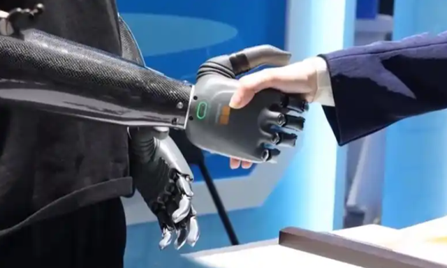 类人双手不好造！学术派VS产业派，仿生手各有各的招？