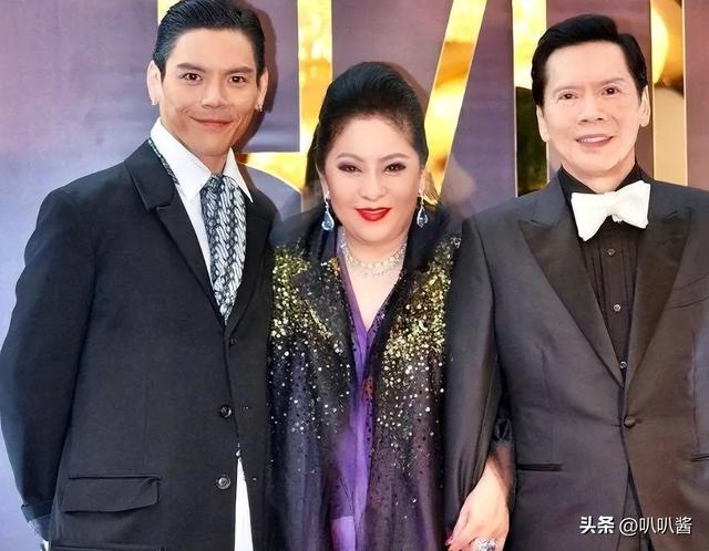 一场追悼会，戳穿向华强夫妇在香港的真实地位	，原来李连杰没说谎