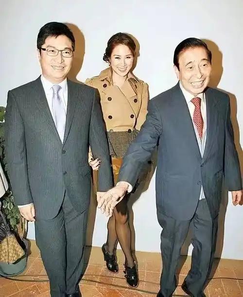 “千亿儿媳”彻底成笑话!43年来任人摆弄,连吃馄饨的自由都没有