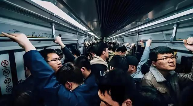 全球最大宿舍，夹杂北京天津之间，几十万人“睡在这里活在他乡”