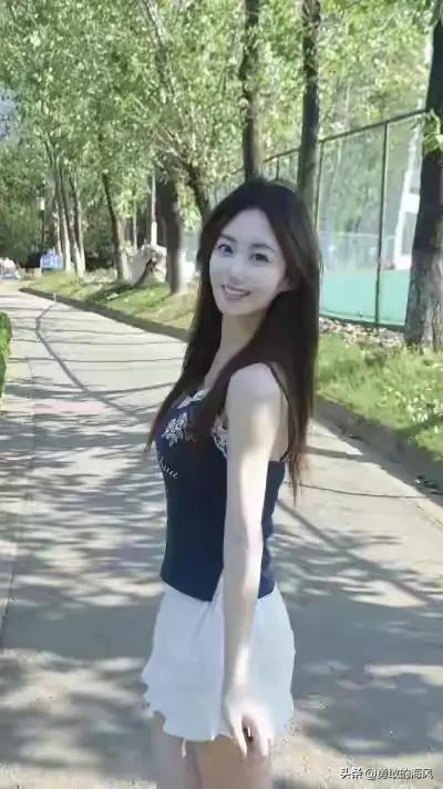 江苏某校花仙姿玉貌，网友惊叹：沉鱼落雁，此女只应天上有