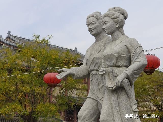 在“天仙配”传说的故事发生地孝感，建有一座“凤凰天仙城”