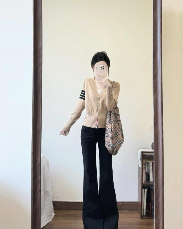 今秋最流行的针织衫，配阔腿裤美得刚刚好！