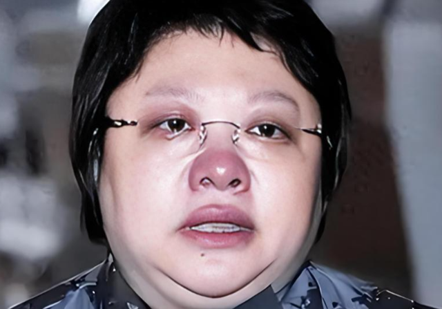 贪污上亿、假慈善？被实名举报的韩红，如今连坐椅子都成了“错”