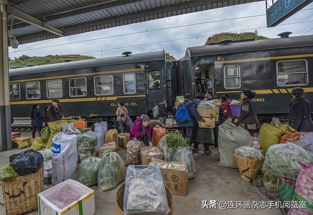 彝路风情绿皮车“5633”：