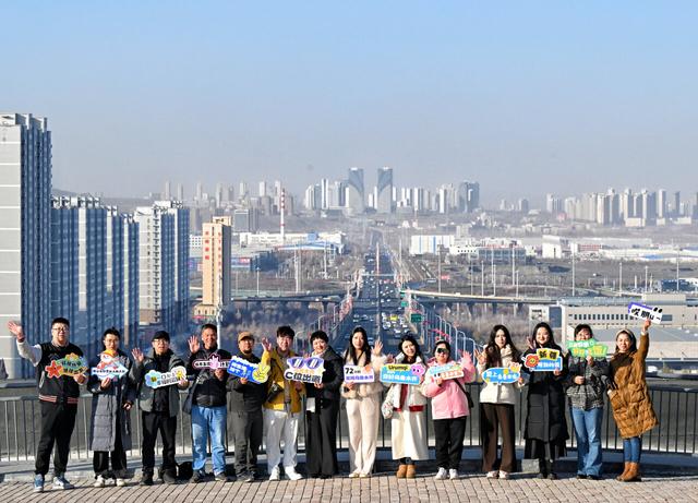 来“网红打卡地” 感受乌鲁木齐城市魅力