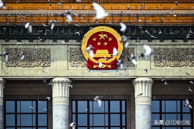 没想到，63岁张凯丽，因九三阅兵上的一个动作，再次实现口碑暴增
